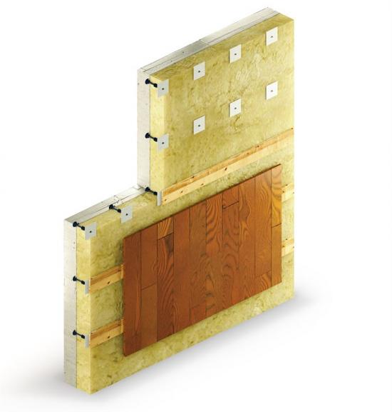 Kombination för ventilerad fasad där hylsan fungerar som fixeringspunkt för ventilerade träbaserade fasader.