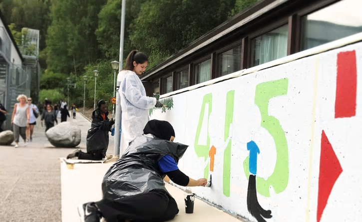 ”Mitt Bergsjön” är temat för konstverket som ungdomar från Bergsjön ska måla på en vägg vid Rymdtorget tillsammans med en konstnär.