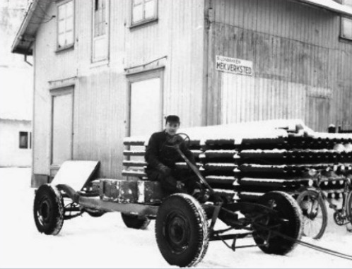 De första färisterna konstruerades och tillverkades 1958 av Reidar Lonbakken, som också är grundaren av företaget.