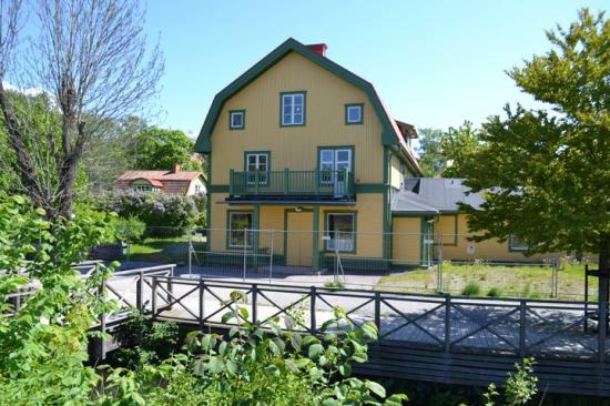 Henriksborg är en av de kulturbyggnader som renoverats i järnvägsparken.