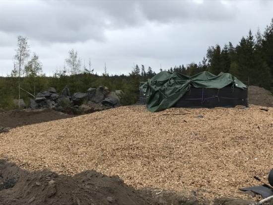 Valet för isolering av betongfundament i vindkraftsparken i Slageryd blev lokalt producerad flis istället för importerad plast.