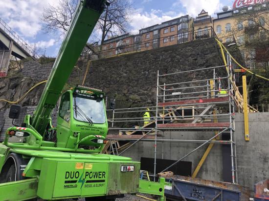 Drottningholms Merlo Roto 40.30 DuoPower vid Slussen i Stockholm.