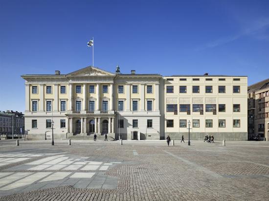 Efter grundlig analys av färgskikt samt arkivforskning valde arkitekterna att återgå till den ursprungliga fasadkulören vid restaureringen av Göteborgs rådhus.