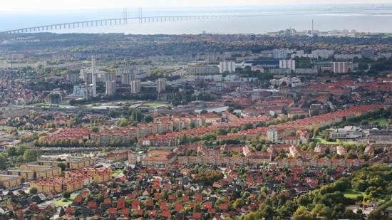 Malmö stad delar varje åt ut Stadsbyggnadspriset för arkitektur och stadsbyggnad och Gröna Lansen för ett miljömässigt hållbart byggande. Bläddra för att se årets finalister!