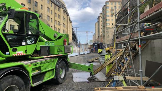 Drottningholms Merlo Roto 40.30 DuoPower vid Slussen i Stockholm.