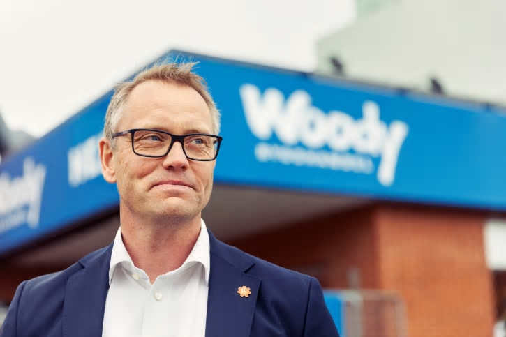 Fredrik Johanson lämnar sin tjänst VD för Woodys Bygghandel.