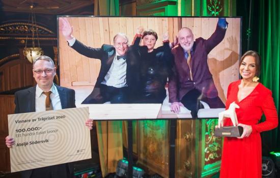 Vinnarna av Träpriset 2020 tillsammans med Mathias Fridholm, direktör Svenskt Trä och Li Pamp, kvällens konfrencier. Från vänster: Anders Johansson, Anja Thedenius, Ruben Albertsson.
