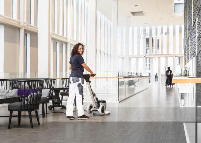 Bonas system för mjuka golv består av processer och produkter som täcker in allt från helrenovering och lackning till daglig rengöring, vilket ger golvet en längre livslängd och ett fräscht utseende.