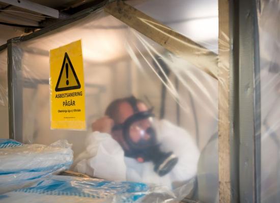 Utan personlig skyddsutrustning för asbest riskerar arbetstagare att skadas.
