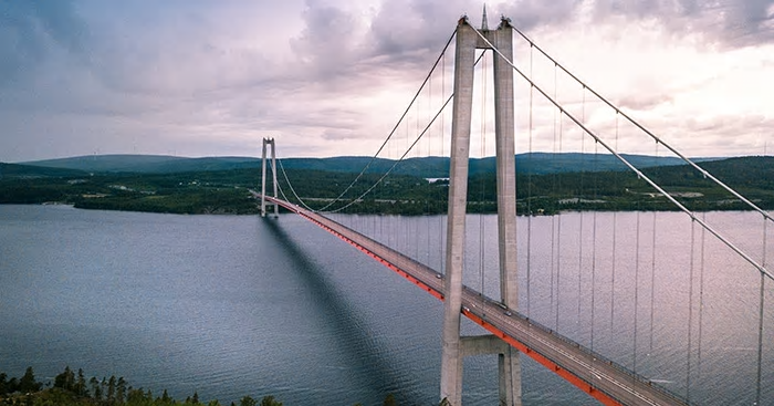 Svevia sköte brounderhållet på Högakustenbron och Sundsvallsbron.