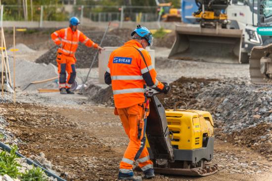 Järfälla tecknar entreprenadavtal med SVEAB Anläggning AB för att bygga om del av Veddestavägen i expansiva Barkarby. Veddestavägen byggs om för att utgöra grunden i infrastrukturen i den nya stadsdelen och för att ansluta till Veddestabron som byggs över E18 och kopplar samman Barkarby, Barkarbystaden och Veddesta.