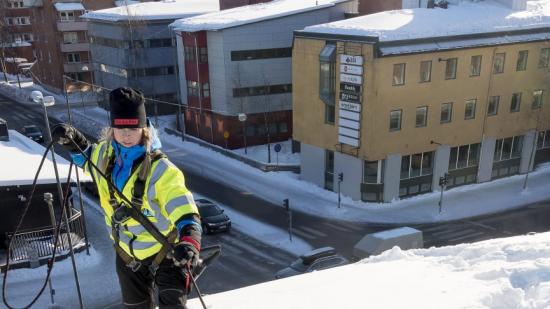 Takskottare som är licenserade enligt ”Skotta säkert” har god kunskap om hur de ska arbeta för att undvika skador på fastigheter, personer och egendom.