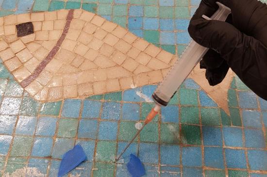 När mosaiken skulle återställas fylldes sprickor med nanokalk.