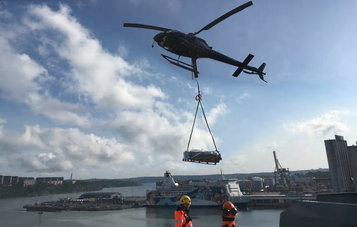Helikopter lyfter solceller åt Glacell