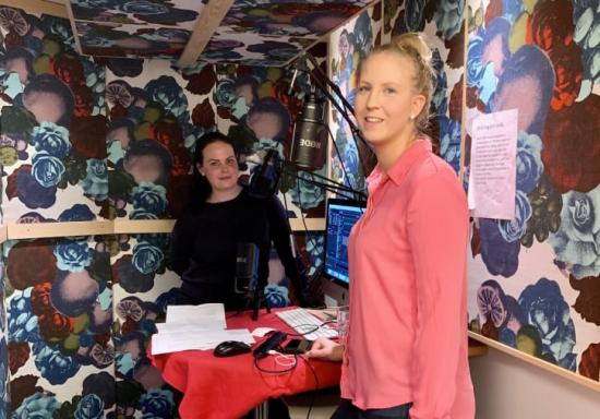 JMs snickarlärlingar Susanne Wacklin och Linn Gergi hörs i Snickarpodden.