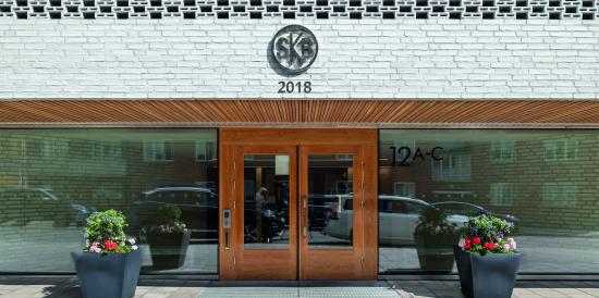 Entre till SKB:s Kvarteret Basaren på Kungsholmen, Stockholm, ritat av Wingårdh arkitektkontor.