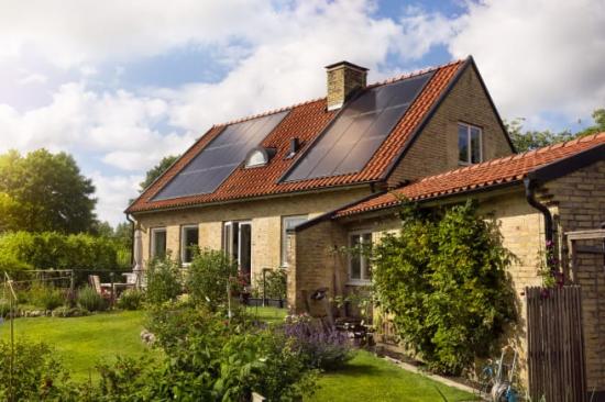 Fyra av tio husägare i en undersökning som &Ouml;resundskraft låtit genomföra, är intresserade av att skaffa solceller.