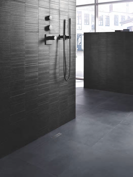 Nu lanserar badrumsföretaget Geberit en ny version av den populära golvrännan CleanLine, som kan kaklas in i duschgolvet. Resultatet - en näst intill osynlig golvbrunn.