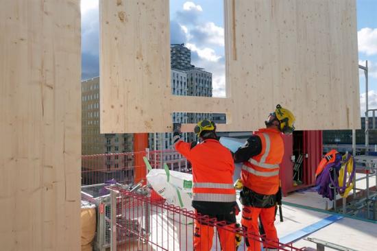Cederhusen ska stå klara i början av 2022 och kommer att bli Sveriges största bostadskvarter i trä.