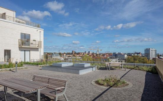 Byggherre är Storstaden Stockholm Bostad AB och arkitekt är VERA Arkitekter.