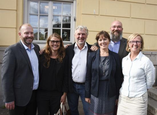Carlos Andersson, verksamhetslefdare Passivhuscentrum Västra Götaland, Janine Alm Ericson (mp), riksdagsledamot Alingsås, Peter Eriksson (MP), bostads- och digitaliseringsminister, Marie Grahn kommunikatioonschef PHC, Joakim Järrebring (s), kommunalråd och kommunstyrelsens ordförande Alingsås, Kristina Jonäng (C), miljönämndens ordförande Västra Götalandsregionen