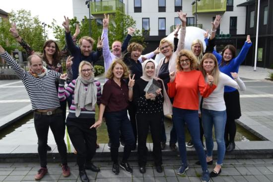 Teamet på Plan och bygglov, Härryda kommun (2018). På bilden firas utmärkelsen för \