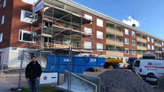 Magnus Granberg, projektledare på HSB &Ouml;stergötland, ansvarar för stamrenoveringen av HSB &Ouml;stergötlands fastighet på Bismotalagatan 33 i Motala.