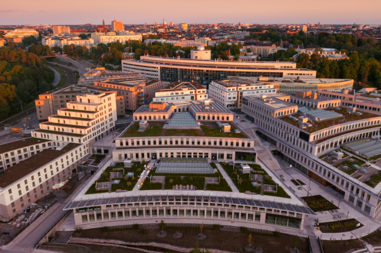 Campus Albano och AlbaNova, utbildningsmiljöer för studenter och forskare vid Stockholms universitet och KTH. En del av Akademiska Hus fastighetsbestånd.