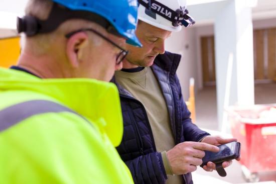 I partnerskap med Teamhub har Hogia utvecklat stöd för automatisk uträkning av tid-, ackords- och resultatlön samt lärlingslön enligt lönebestämmelser i Byggavtalet.