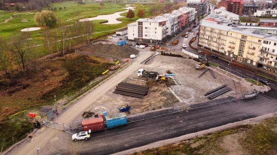 Under hösten har arbetet med att bygga Sveriges första hållbara och smarta stadsdel, Tamarinden, påbörjats. Stadsdelen ska stå klar under 2026.