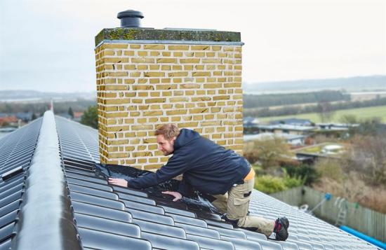 Mataki Rubber Steel används för att täta runt olika takdetaljer såsom skorstenar, takfönster, ventilation, takkupor, väggar och andra anslutande byggnadsdelar.