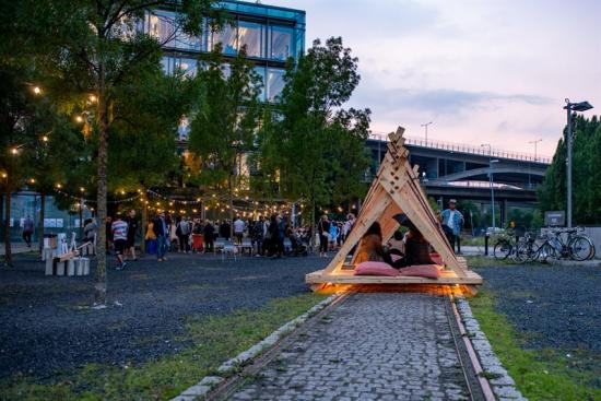 Paviljongen ritades av Elena Kanevsky, arkitekt på White Arkitekter, och Vladimir Ondejcik, arkitekt och specialist inom computational design på White Arkitekter, inför den arkitekturfestival som kontoret höll i Stockholm 2019.