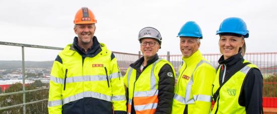 Utsikten från äldreboendets takterass blir fantastisk, tycker fr.vä David Wallenstam,<br /> Kenneth Nyberg, Joachim Opland och Annette Jonsson.