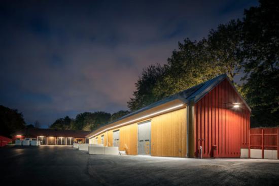 En annan nominerad är Slottsskogens Magasin. <span>Arkitekt är </span>Magnus Almung, arkitekt SAR/MSA, a<span>rkitektkontor: </span>Tengbom. Se alla nominerade på www.rodfargspriset.se.