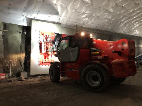 Tunglyftaren MHT10130 har snart satt upp 2000 väggelement à 6 ton.