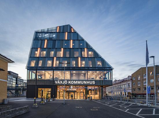 Växjö stations- och kommunhus är en av de nominerade – och en av de största träbyggnader som har byggts i Sverige.