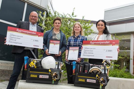 Per Boman (platschef Bygma Skellefteå), Edvin Löf, Hanna Hellström och Johanna Smitt (rektor Anderstorpsgymnasiet).