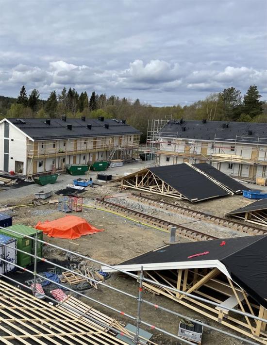 Kvarteret Kvarnbacken i Kåge är ett lyckat exempel på hur Skebo satsar på att bygga nyproduktion i ytterområdena. Här blir det lägenheter centralt i Kåge och naturskönt vid älven. Beräknad inflyttning är sommaren 2023.