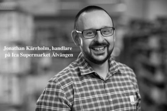 <span>Jonathan Kärrholm, handlare på Ica Supermarket &Auml;lvängen.</span>