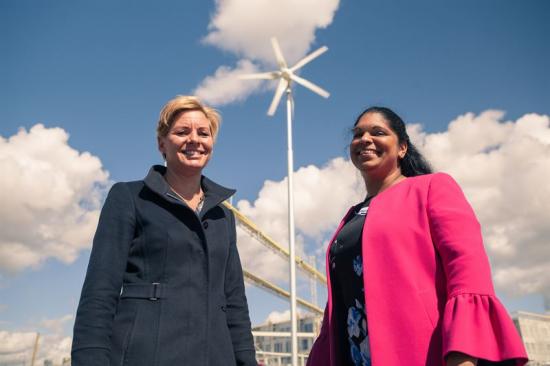 Annica &Aring;näs, Atrium Ljungberg och Emma Feldman, Järfälla kommun vid vindkraftverket.