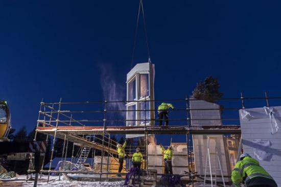 <span>Villa Vinga byggs i Skelleftåmörkret. Här ska solen driva detta hus som är helt frånkopplad från elnätet - ett så kallat Off Grid-hus.</span>