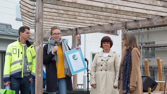 <span>Urban Johnsson, projektchef på Skanska, Elinor Holén, produktspecialist  på Miljömärkning Sverige</span><span>, </span>Kerstin Carlzon, <span>bitr. rektor och </span>Anneli Andersson, tf. rektor på Strömskolan.